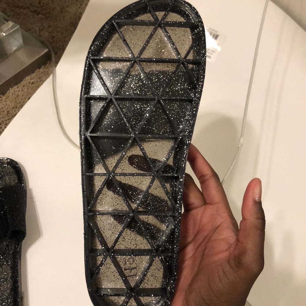 Slides/Slippers - Picture 3 of 7